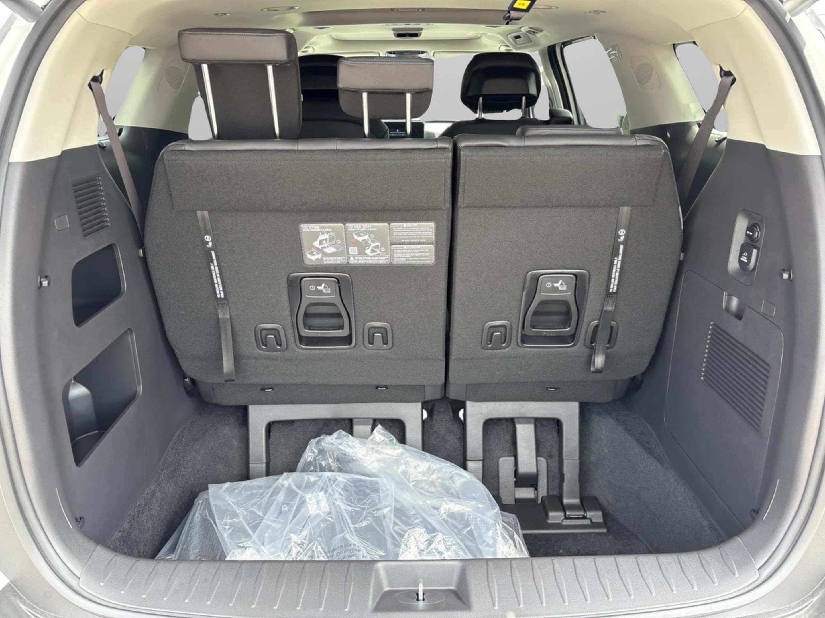 New 2026 Snow White Pearl Kia SX Prestige image 9