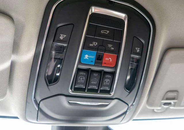 Used 2023 White Jeep 4xe image 36