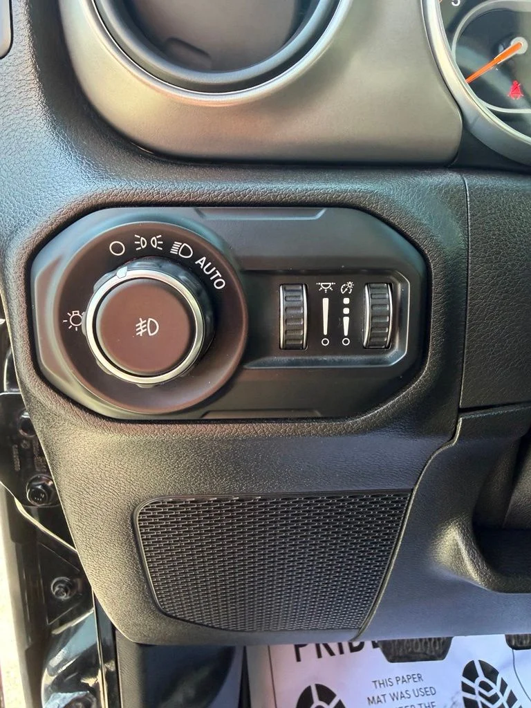 Used 2020 Black Jeep Unlimited Sport S image 11