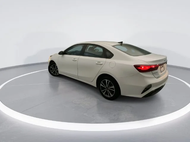 Used 2024 White Kia LXS image 4