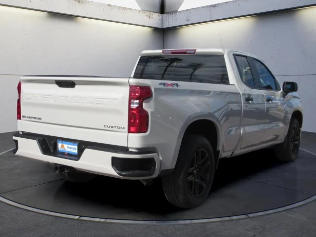 Used 2026 White Chevrolet Custom image 5
