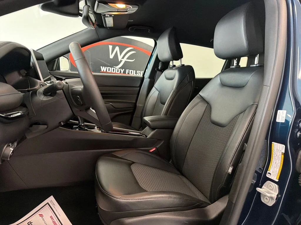 Used 2026 Blue Jeep Latitude image 13