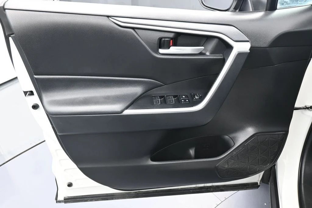 Used 2025 Ice Toyota XLE image 11