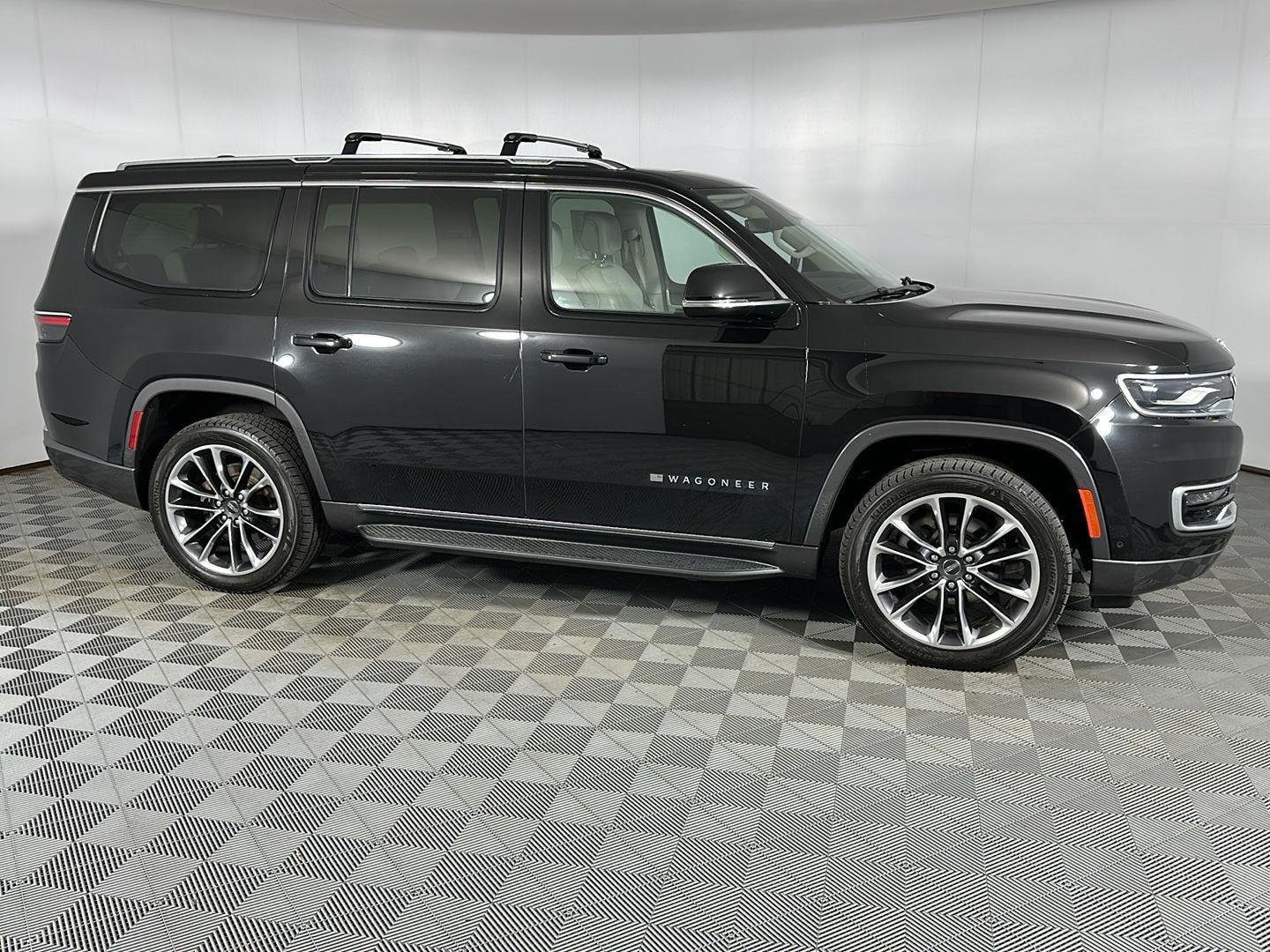 Used 2022 Diamond Black Crystal Pearlcoat Jeep Series II image 15