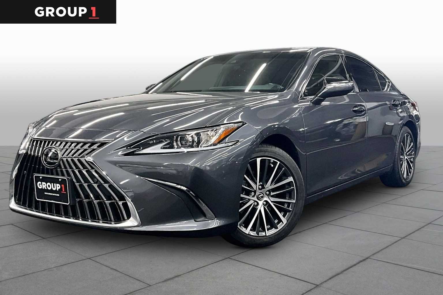 2023 Lexus ES 300h 300h's photo