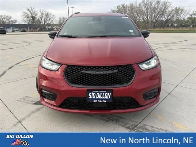 New 2026 Red Hot Pearl-Coat Exterior Paint Chrysler Select image 3