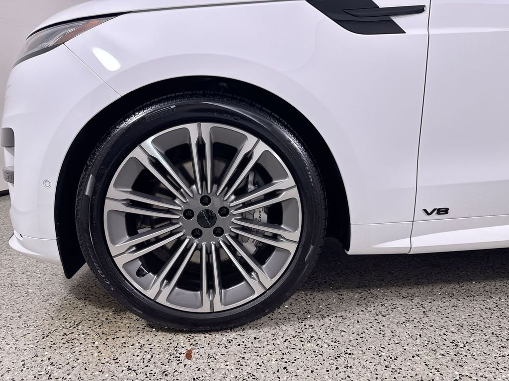 New 2026 Fuji White Land Rover Dynamic SE image 10