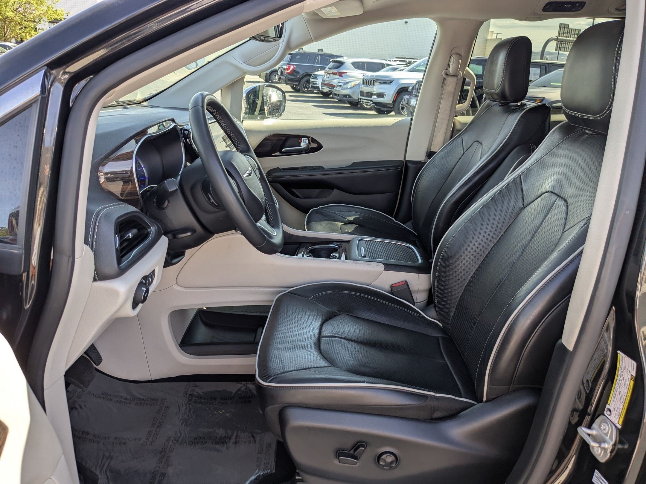 Used 2023 Brilliant Black Crystal Pearlcoat Chrysler Hybrid Limited image 16