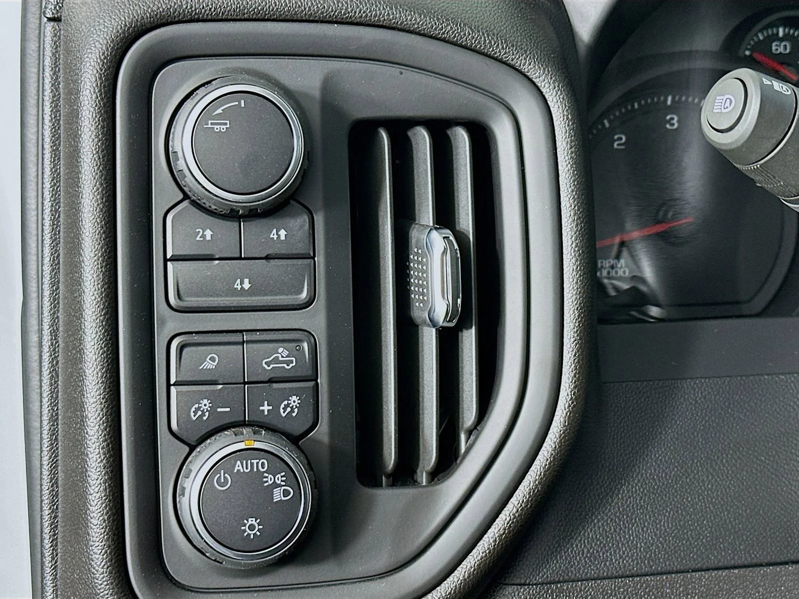 2025 Chevrolet Silverado 2500 HD Custom - Photo 11
