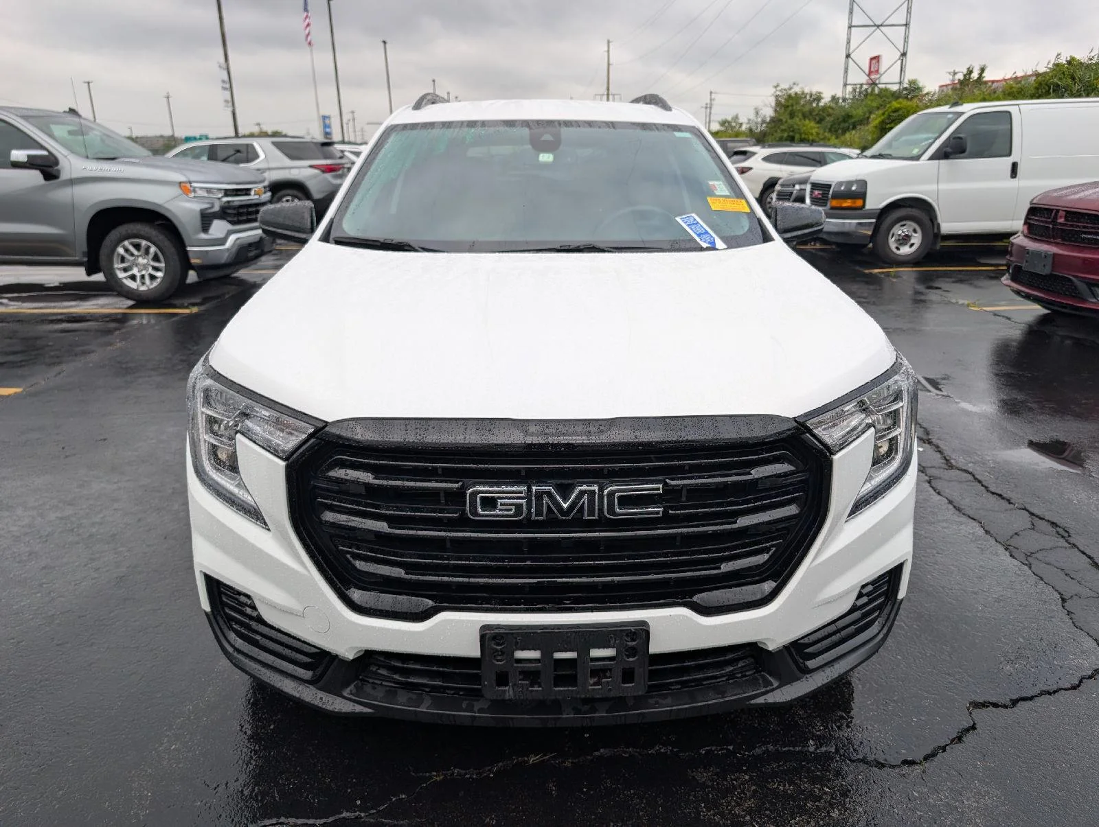 Used 2024 Summit White GMC SLE image 2
