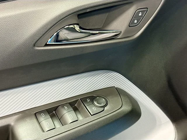 2027 Chevrolet Bolt LT - Photo 21