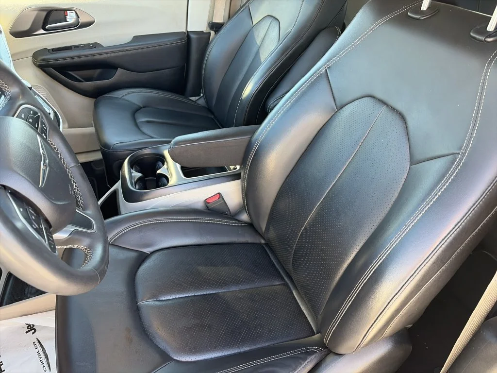 Used 2023 White Chrysler Touring L image 11