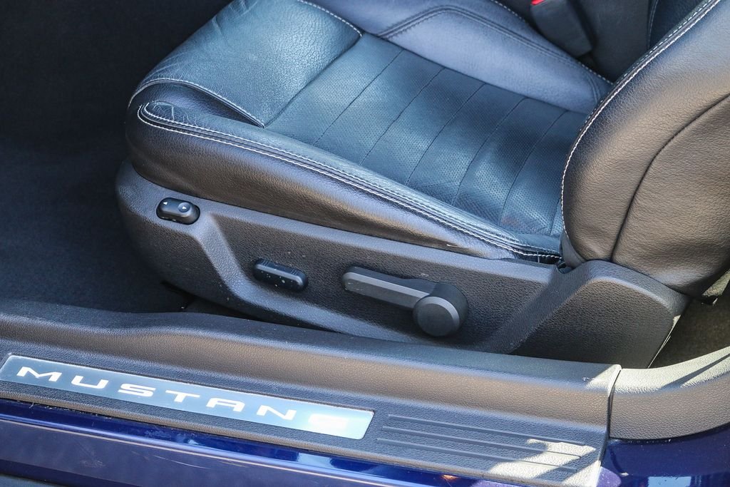 2010 Ford Mustang GT - Photo 22