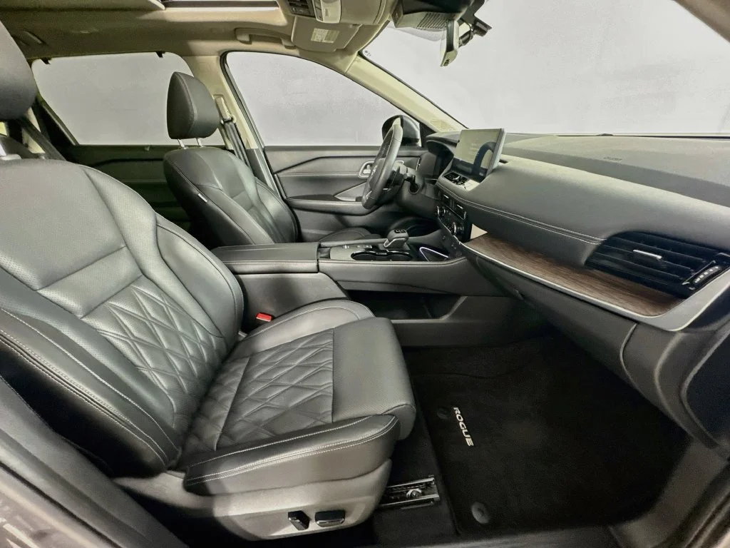 Used 2024 Gray Nissan Platinum image 36