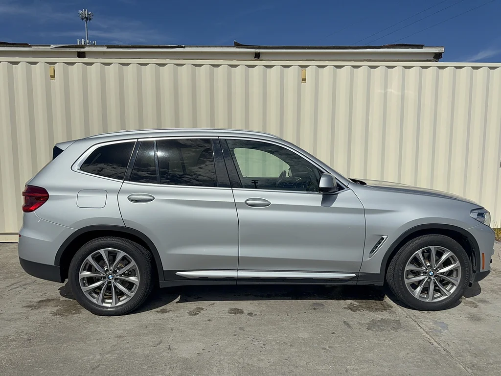Used 2019 Glacier Silver Metallic BMW sDrive30i image 2