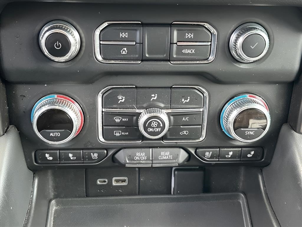 Used 2022 White Frost Tricoat GMC AT4 image 27