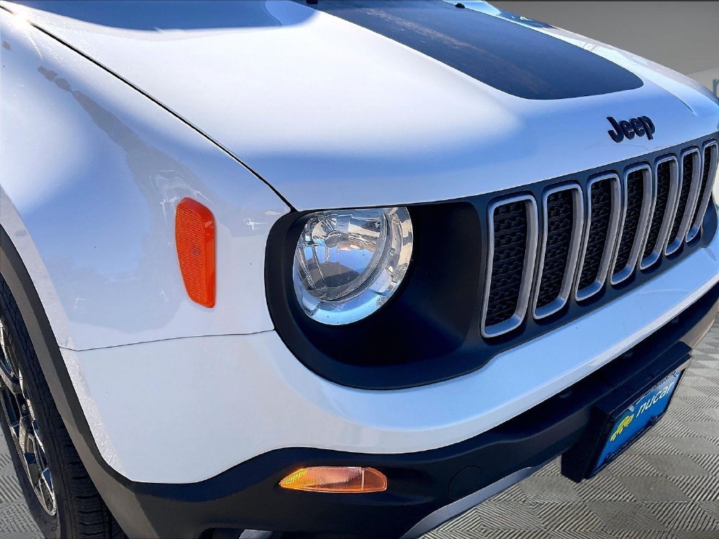 Used 2023 Alpine White Clearcoat Jeep Latitude image 27