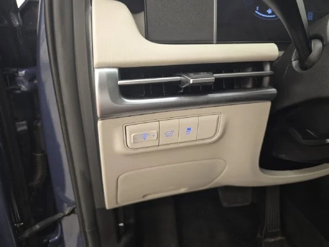 Used 2025 Atlantic Blue Hyundai SEL image 33