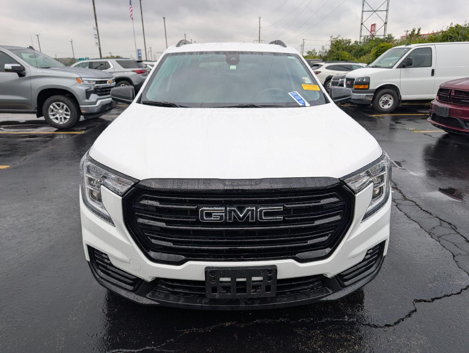 Used 2024 Summit White GMC SLE image 2
