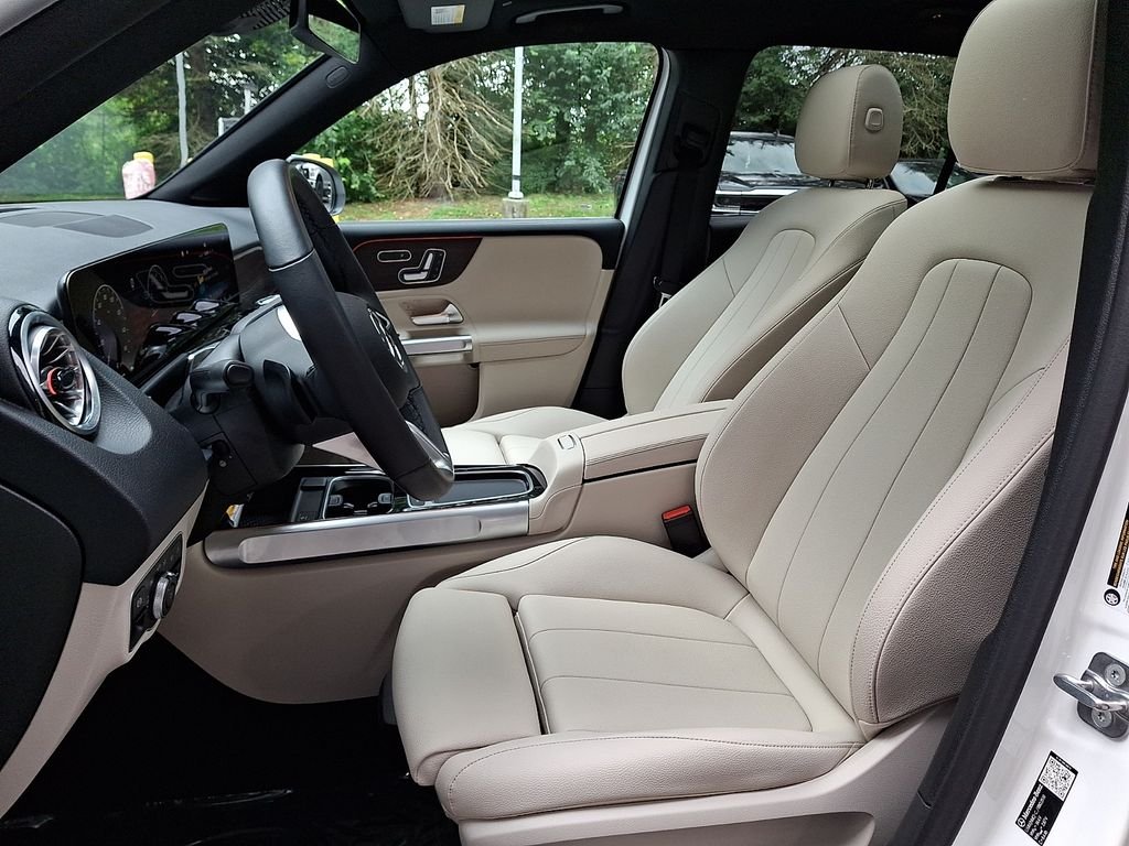 Used 2026 White Mercedes-Benz GLB 250 image 13
