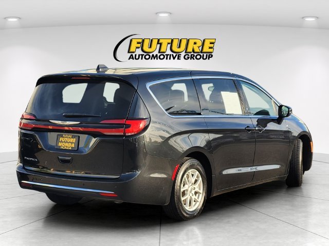 Used 2023 Black Chrysler Touring L image 4