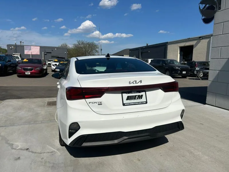 Used 2023 White Kia LX Sedan 4D image 7