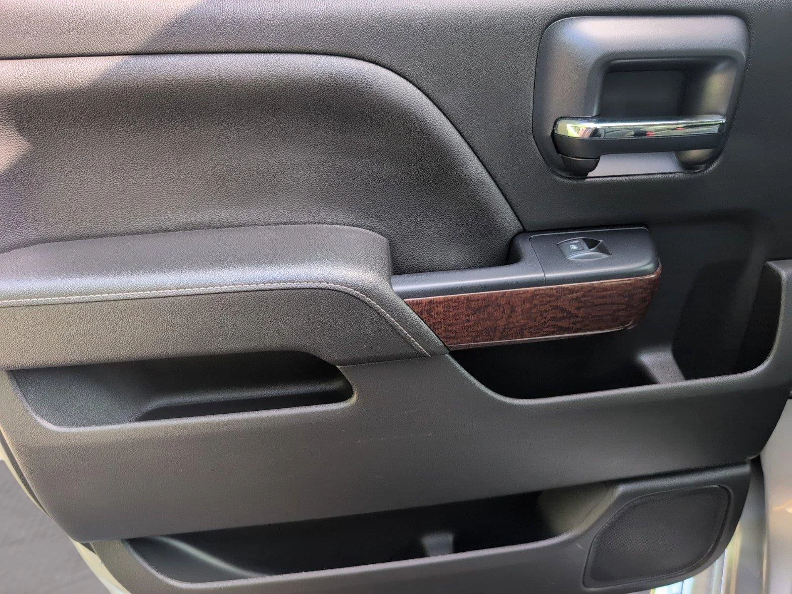 Used 2018 Quicksilver Metallic GMC SLT image 32