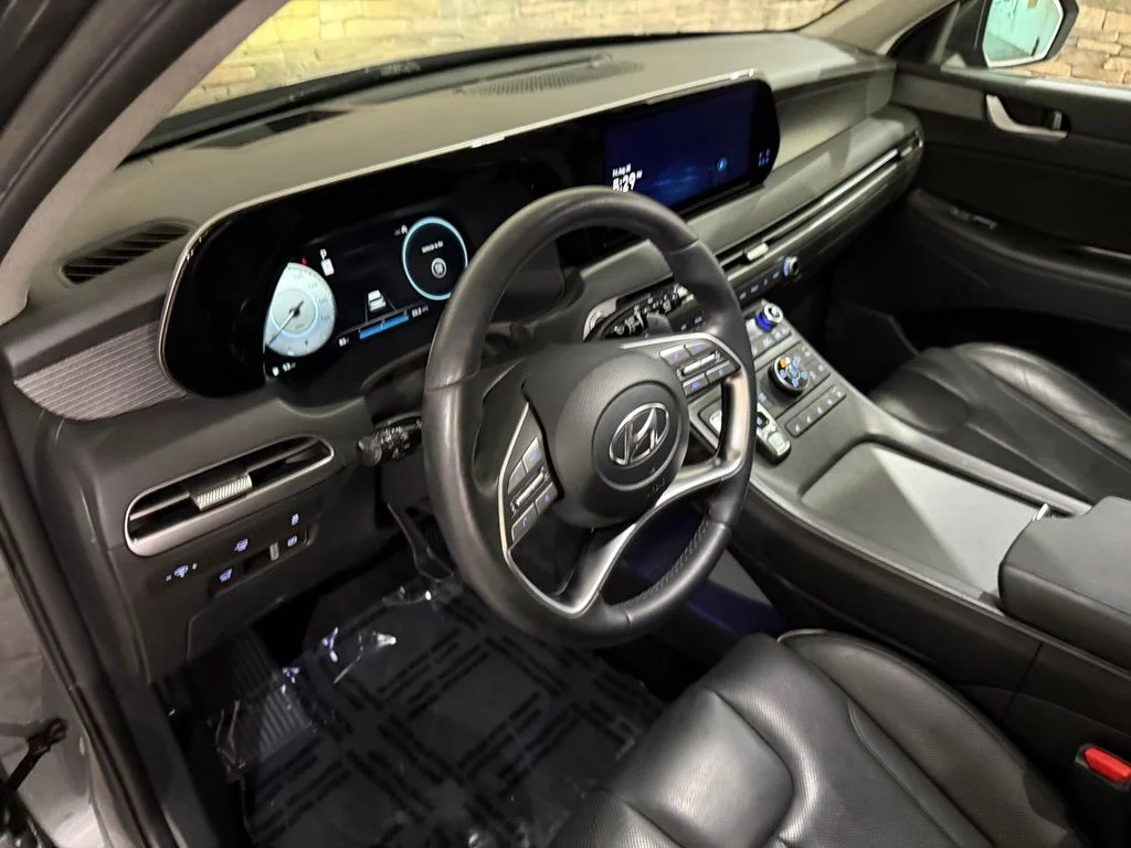 Used 2023 Graphite Hyundai Limited image 13