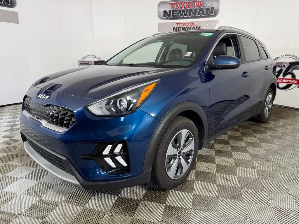 2022 Kia Niro LX's photo