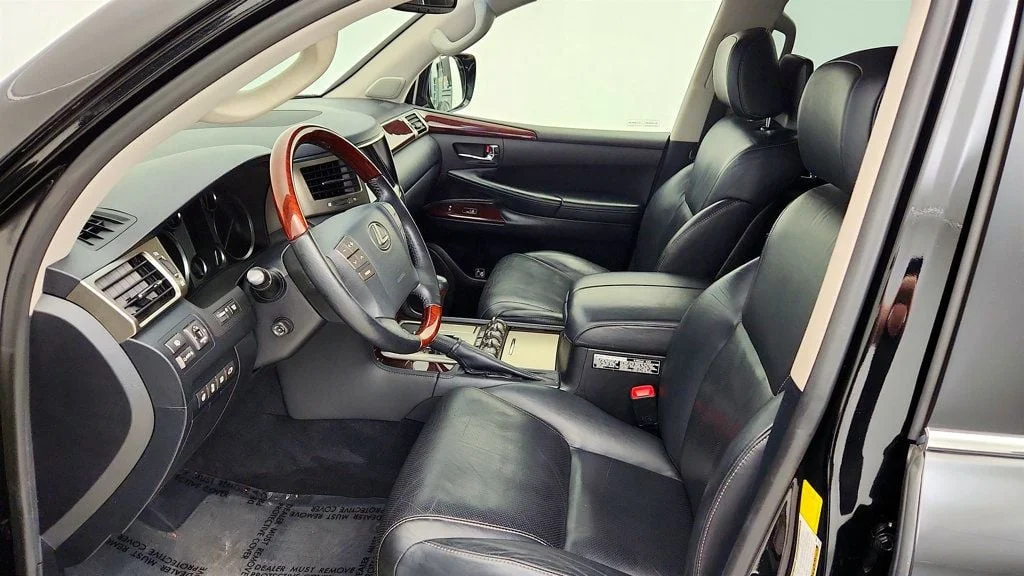 Used 2013 Black Onyx Lexus 4WD 4dr w/ Luxury Package, Mark Levinson & Rear Entertainment image 20