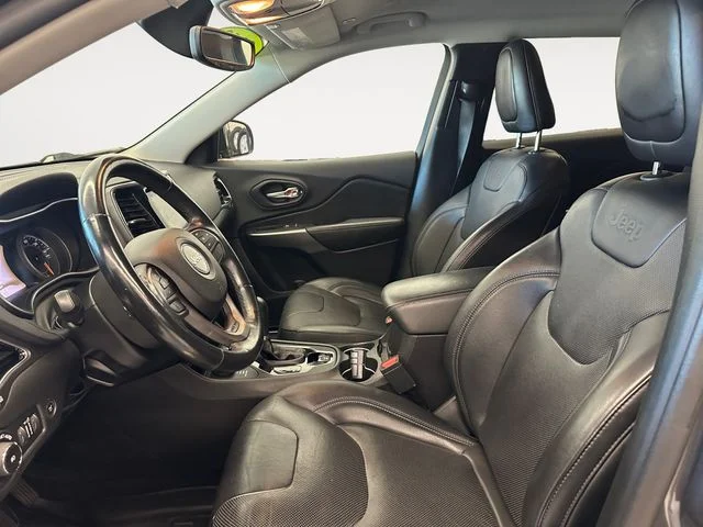 Used 2019 Gray Jeep Limited image 9