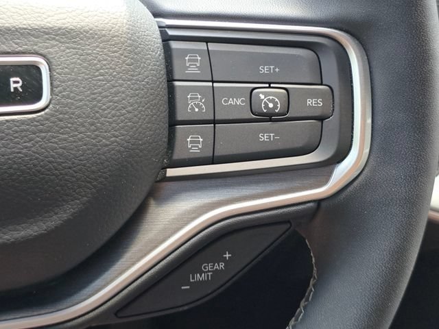Used 2025 Diamond Black Crystal Pearlcoat Jeep Series II image 21