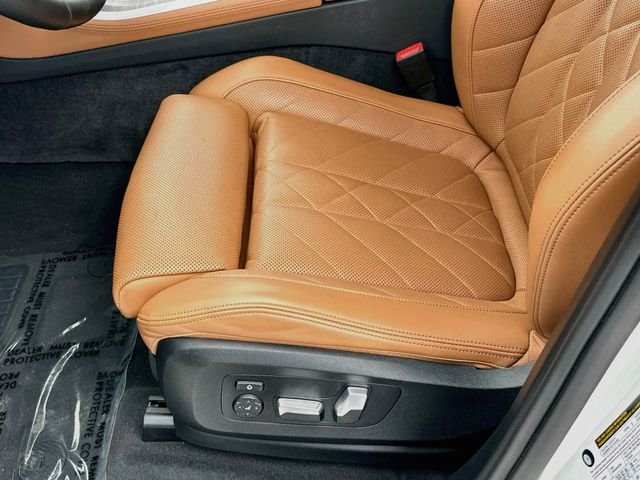 Used 2024 White BMW sDrive40i image 20
