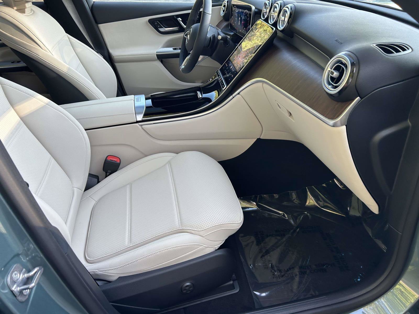 New 2027 Verde Silver Metallic Mercedes-Benz GLC 300 SUV image 43
