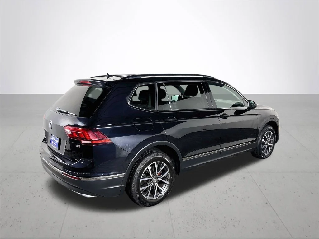 Used 2018 Black Volkswagen 2.0T SE image 6