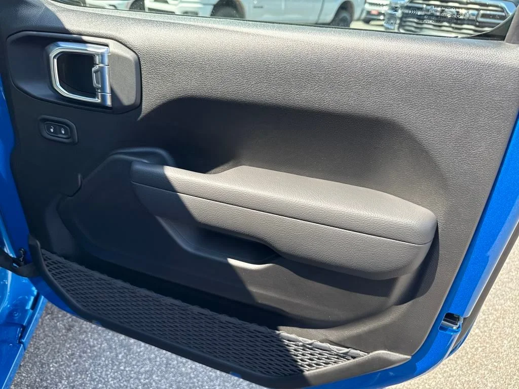 New 2025 Hydro Blue Pearl-Coat Exterior Paint Jeep Sport S image 30