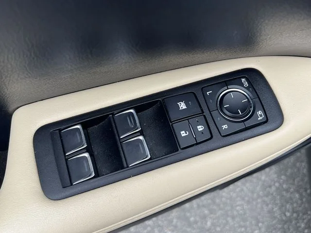 Used 2021 White Lexus 350 image 33