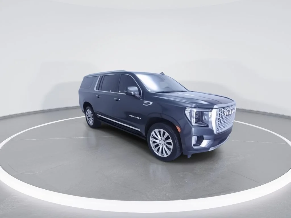 Used 2022 Green GMC Denali image 3