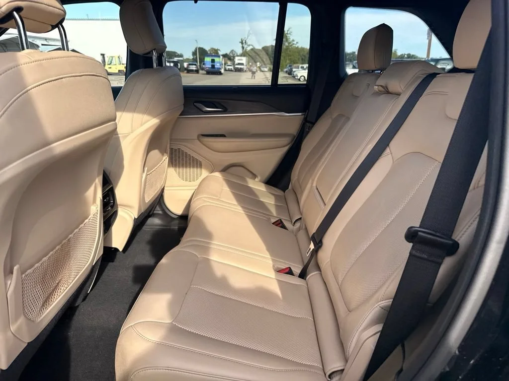 Used 2023 Black Jeep Limited image 9
