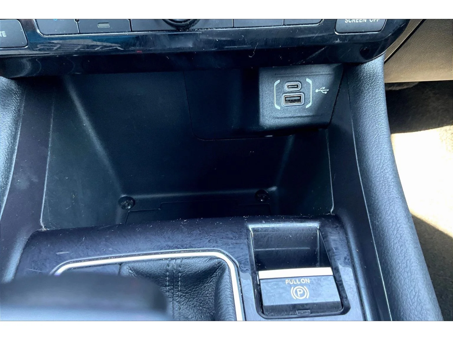 Used 2024 Silver Jeep Latitude image 22