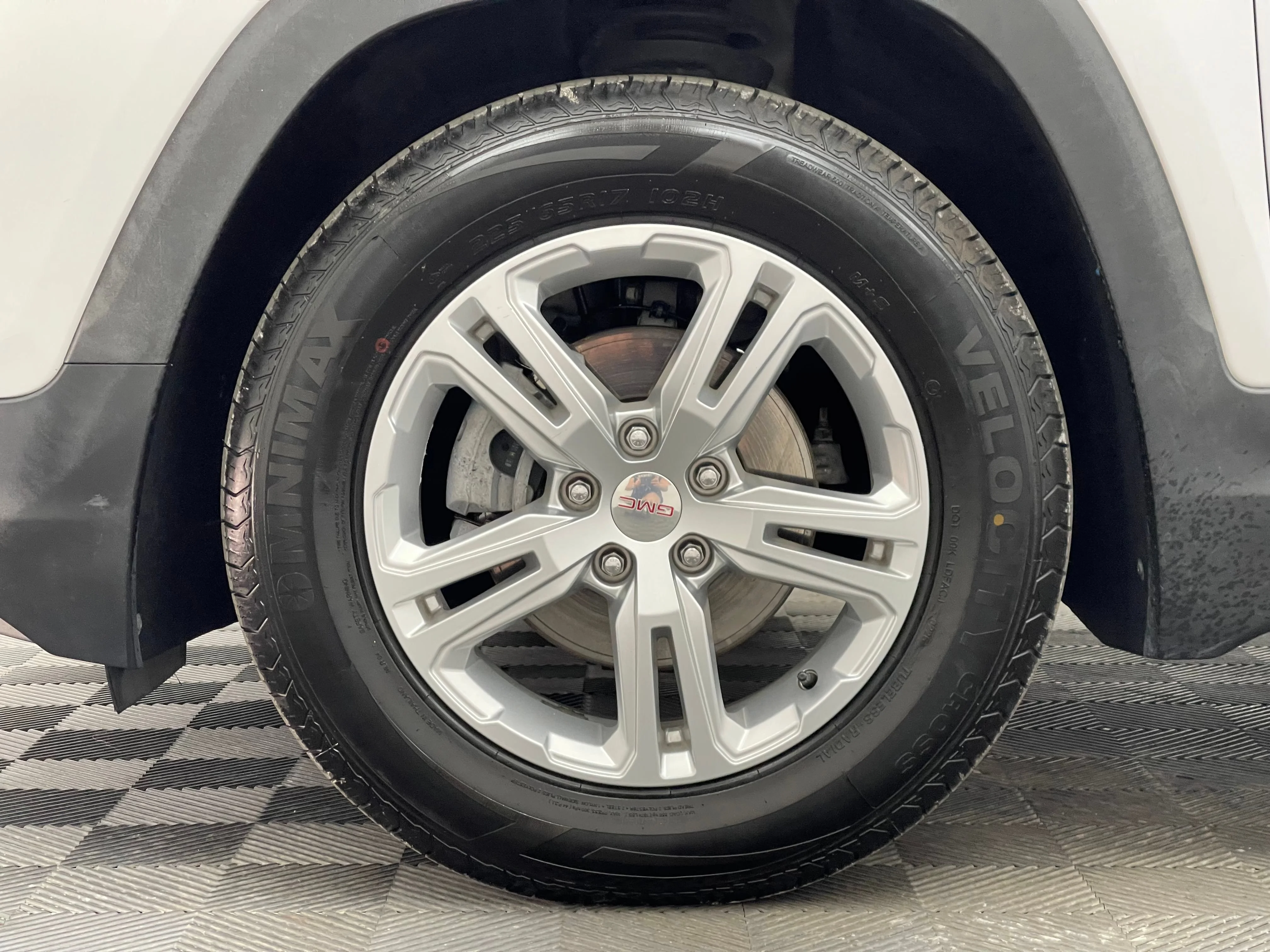 Used 2019 SUMMIT WHITE GMC SLE image 12
