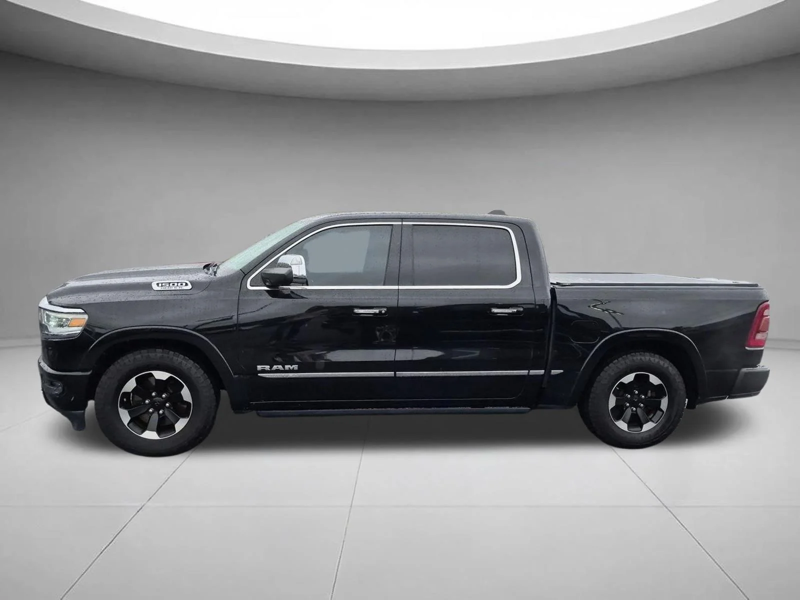 Used 2019 Diamond Black Crystal Pearlcoat Ram Limited image 2