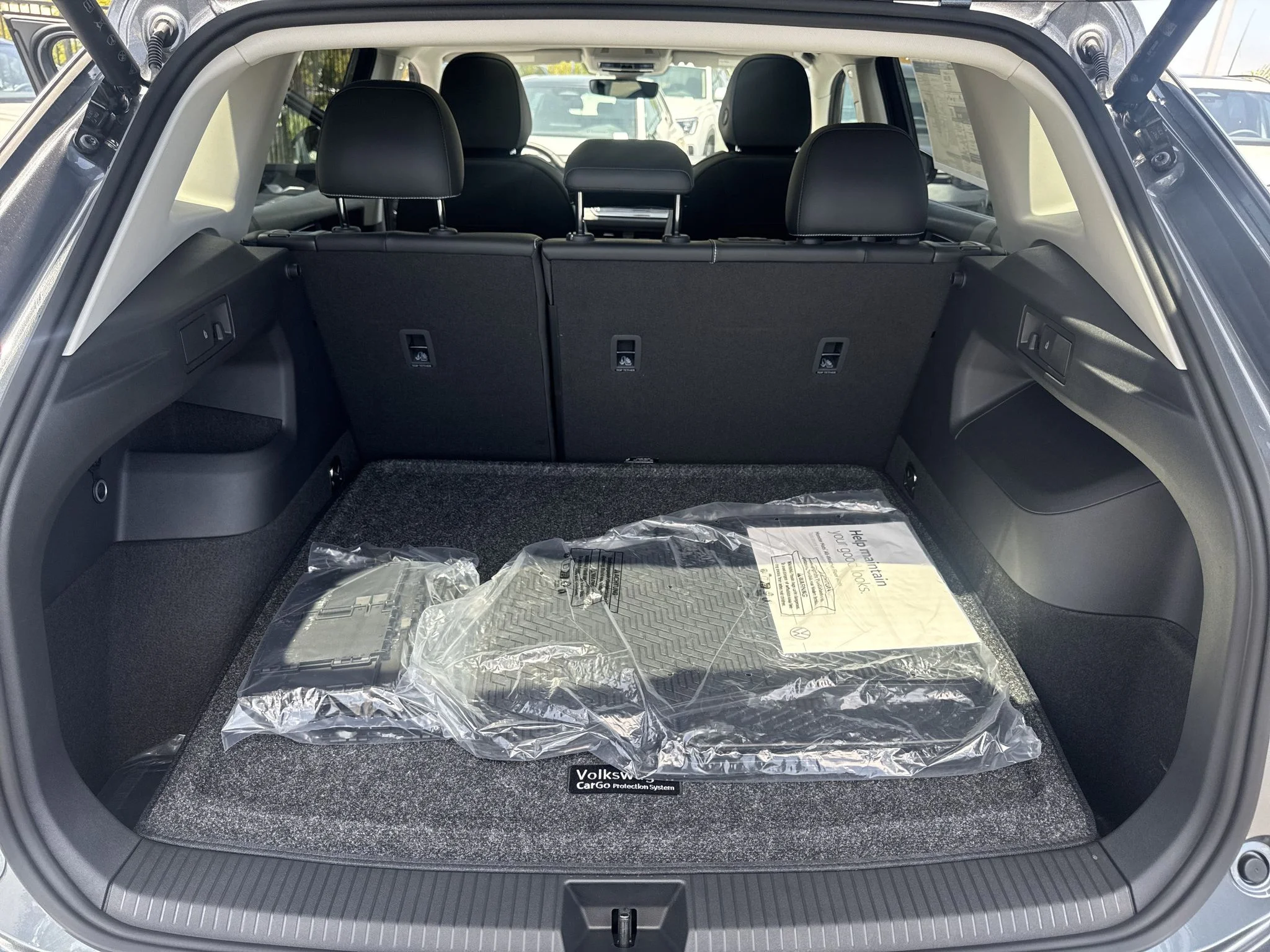 New 2026 Platinum Gray Metallic Volkswagen SE image 32