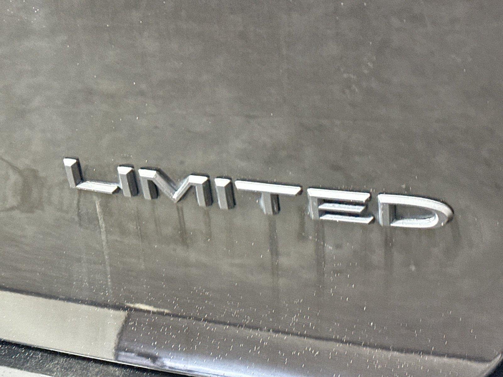 Used 2025 Diamond Black Crystal Pearlcoat Chrysler Limited image 15