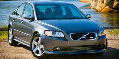 Used 2011 Red Volvo  image 1