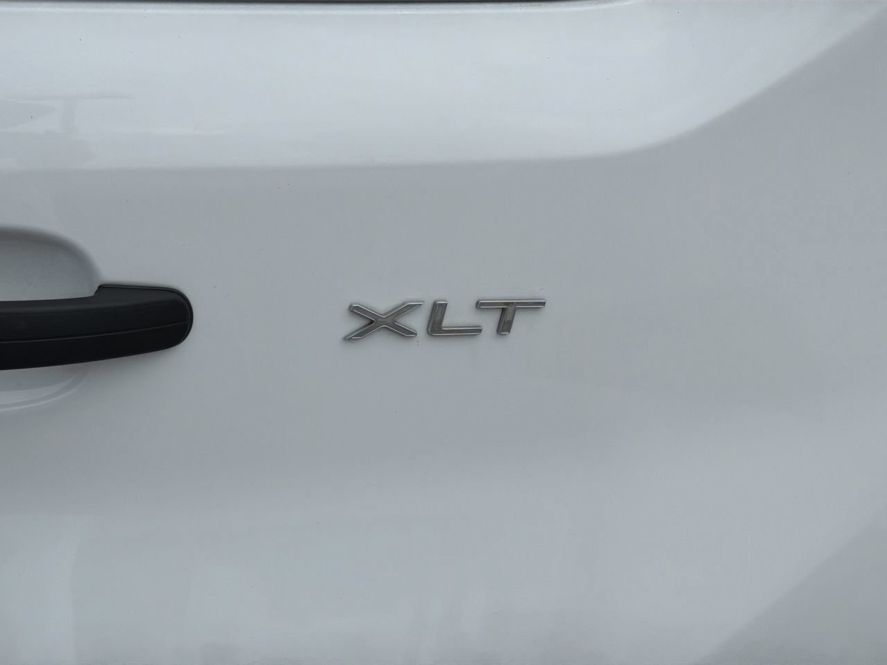 Used 2025 Oxford White Ford XLT image 9