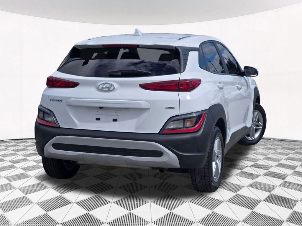 Used 2022 White Hyundai SE image 16