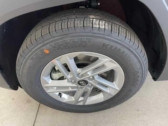 Used 2025 Ultimate Red Hyundai SE image 9