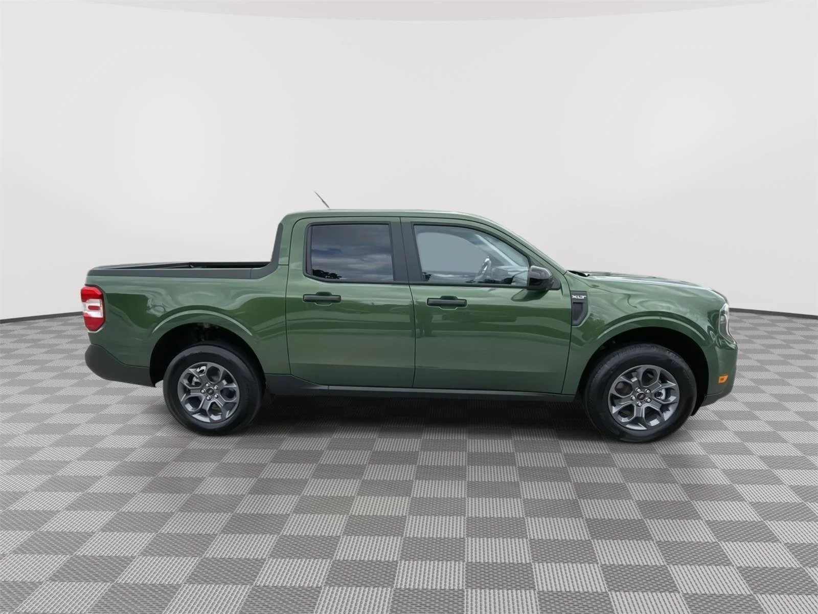 Used 2025 Eruption Green Ford XLT image 12