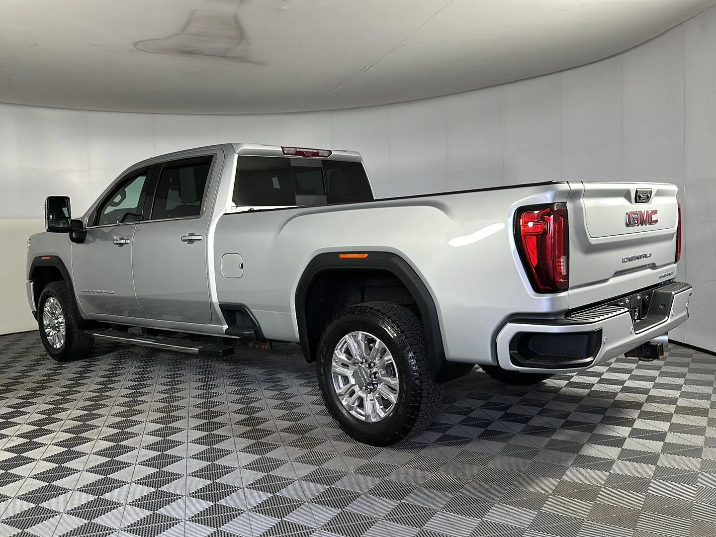 Used 2022 Quicksilver Metallic GMC Denali image 25